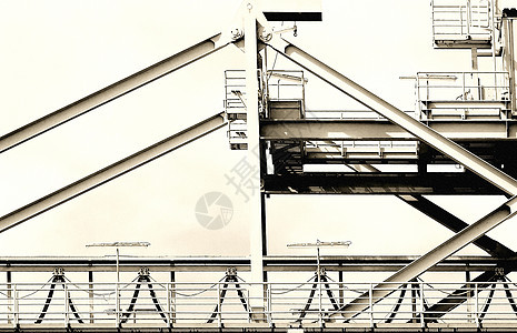 在港口血管起重机煤炭天空黑白调子商业货运避风港波浪图片