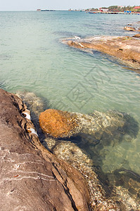 岩石海滩海浪海洋旅行海岸支撑鹅卵石石头假期太阳天空图片