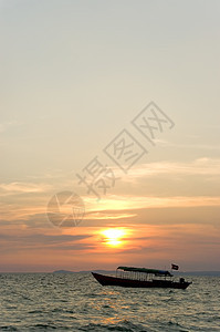 与日落假期太阳旅行海滩航行港口阳光天空日出海洋图片