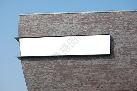 广告牌白色营销中心框架空白标语展示砖墙城市天空背景
