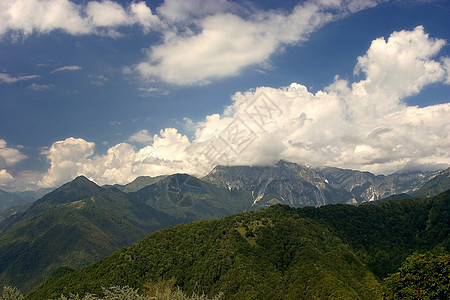 朱利安阿尔卑斯全景高度场地石头天空木头草地高地地平线天堂图片