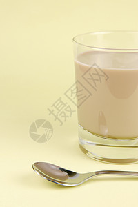 巧克力牛奶黄色水果饮料稻草玻璃奶昔吸管眼镜图片