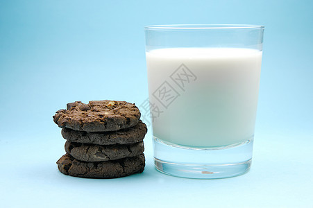 牛奶和饼干杯子饮料芯片奶油玻璃糖果小吃巧克力食物图片