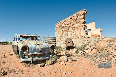 沙漠中的旧车汽车老爷车古董图片
