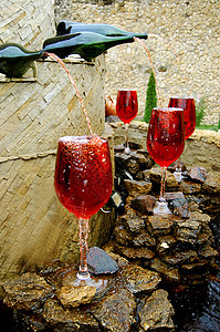 红葡萄酒喷泉图片