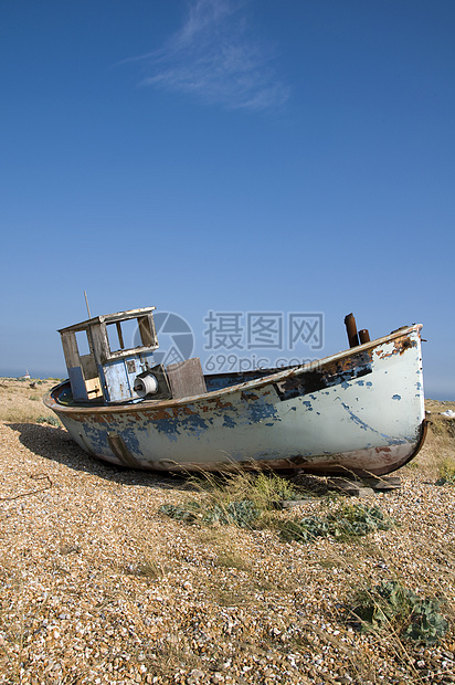 旧船鹅卵石衰变卵石钓鱼航海渔船海滩天空血管蓝色图片