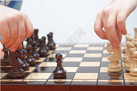 象棋成功手指孩子们孩子闲暇典当乐趣智力战略跳棋图片