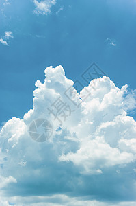 云彩在天上晴天蓝色天气白色气氛天堂多云图片