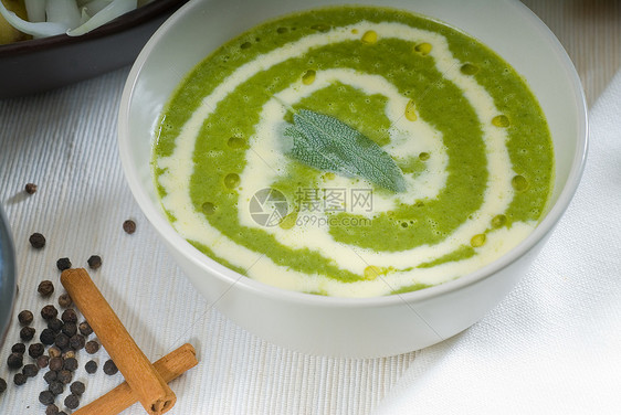 菠菜汤土豆面包美食午餐宏观食物叶子胡椒液体蔬菜图片