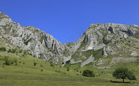 Trascau山美丽旅行风景悬崖天空远足蓝色多云山峰宽慰图片