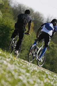 自行车车手成人男人家庭山地车赛车女性下坡山地运动图片