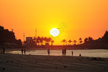 里约热内卢日出 伊帕内马海滩和阿波多阳光海滩旅行地标地平线游客反射橙子日出天空图片