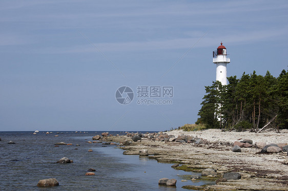 灯塔海岸支撑航海多云岩石海岸线导航海洋天空波浪图片