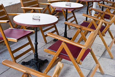 露天咖啡厅咖啡店椅子季节桌子露天咖啡烟灰缸背景图片
