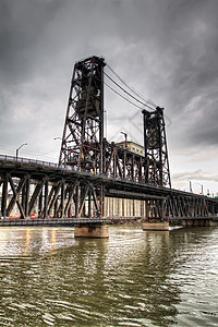 俄勒冈波特兰钢桥火车港口交通工具行人工业图片