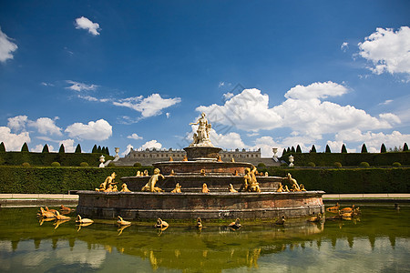 凡尔赛蓝色花园反射公园艺术国王喷泉历史性建筑天空图片