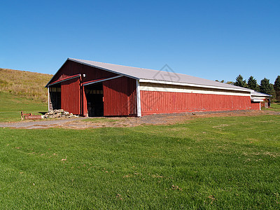大型红谷仓背景图片