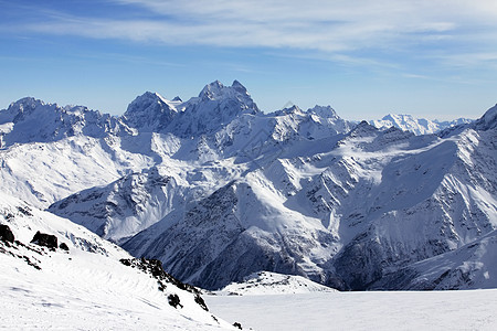 山丘和雪雪旅行旅游远足山峰冻结登山太阳阳光天空爬坡图片