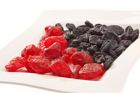 干草莓和葡萄干盘子水果食物甜点图片