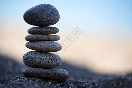 平衡石冥想海滩火山卵石石头哲学宏观精神岩石灰色图片