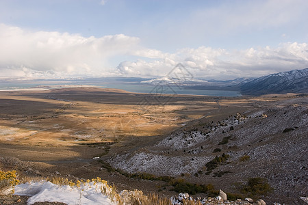 莫诺湖湖旅行风景沙漠岩石碳酸盐沉淀地质学盐水火山碱性图片