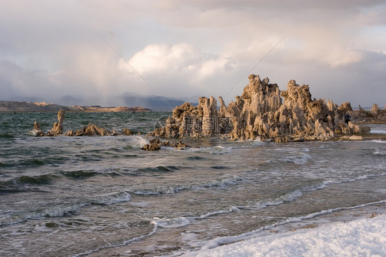 莫诺湖湖旅行风景盐水编队碱性岩石碳酸盐沙漠地质学火山图片