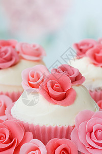 结婚纸杯蛋糕美食奶油饮食烘烤婚礼食物奢华粉色糖浆甜点图片