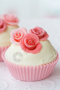 结婚纸杯蛋糕蛋糕粉色婚礼花朵冰镇装饰玫瑰烘烤童话美食图片