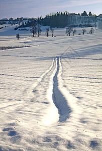 下雪景踪迹乡村场景暴风雪脚印途径旅行路线小路蓝色图片