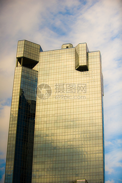 玻璃高升起和云彩的图像成功高楼地标财富工作天空市中心建筑学建筑物商业图片