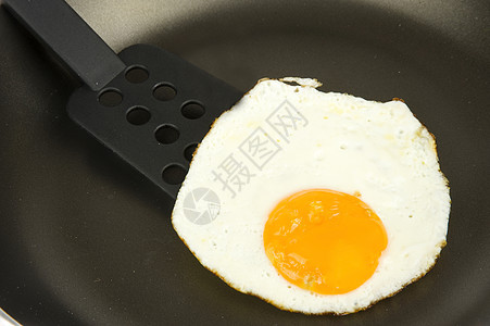 煎蛋烹饪鸡蛋厨房黄色厨具白色午餐食物家庭金属图片