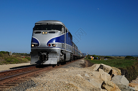 沙海滩火车图片