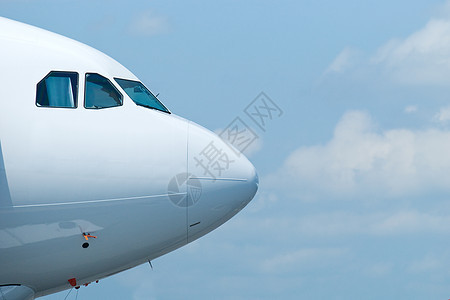 宽体客机前端蓝色窗户商业旅行天空喷射身体座舱白色运输图片