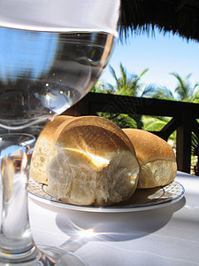 面包和水糖类午餐休息晴天包子太阳热带化合物轮缘食物图片