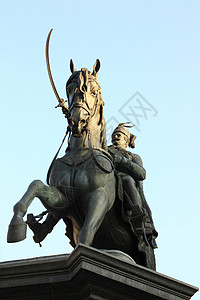 潘耶拉希克纪念碑历史性艺术文化骑士雕塑历史国家城市石头地标图片