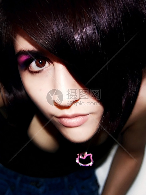双眼女士化妆品魅力眼睛头发粉色一个女孩黑发情绪图片