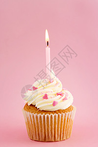 生日蛋糕蛋糕背景小雨饮食对象庆典食物糖霜粉红色蜡烛烘焙图片