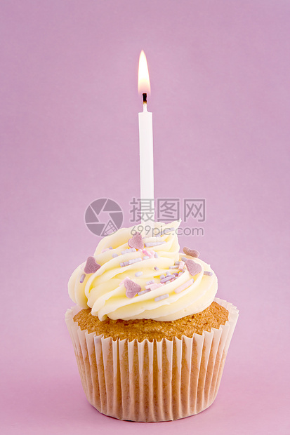 生日蛋糕蛋糕奶油紫色小吃饮食糖霜蜡烛甜点食物庆典家庭图片