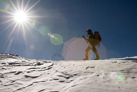 登山者挑战背包远足山腰罢工环境风景远足者斧头运动图片