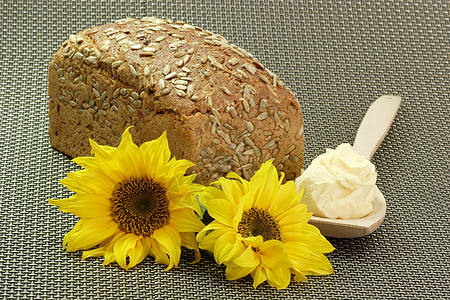 面包和向日葵奥利奥图片