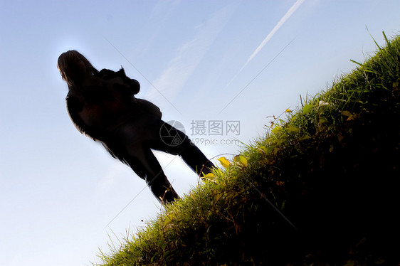 女学生图书女士草地阳光背包知识女孩大学蓝色学生图片