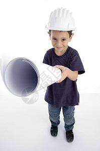 小建筑师穿着硬帽 拿着蓝图图纸图片