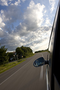 车辆在乡村公路上驾驶的详情车道曲线轨道速度灰色运输运动眩晕力量沥青图片