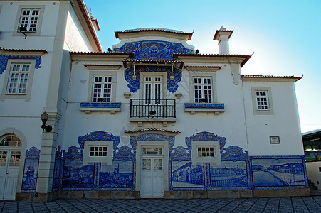 欧洲古董屋阳光艺术蓝色房子阳台旅行天空建筑绘画游客图片