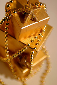 金色圣诞礼物盒装奢华集装箱季节性惊喜季节礼物星星装饰金子图片