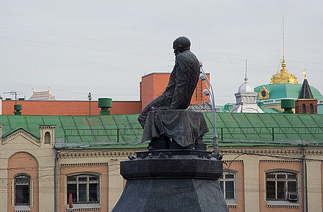 多斯托耶夫斯基纪念碑图片