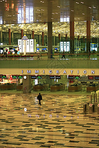 入境移民移民男人过境民众运输旅行飞机场铁路商业大厅世界图片