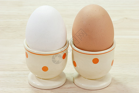 两个鸡蛋白色早餐母鸡食物棕色蛋壳营养图片