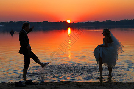 爱与日落礼服已婚套装蒸汽仪式结婚团结妻子丈夫婚礼图片