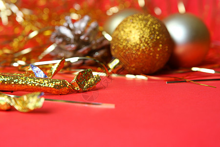 圣诞节装饰品白色装潢金属红色庆典蓝色背景图片